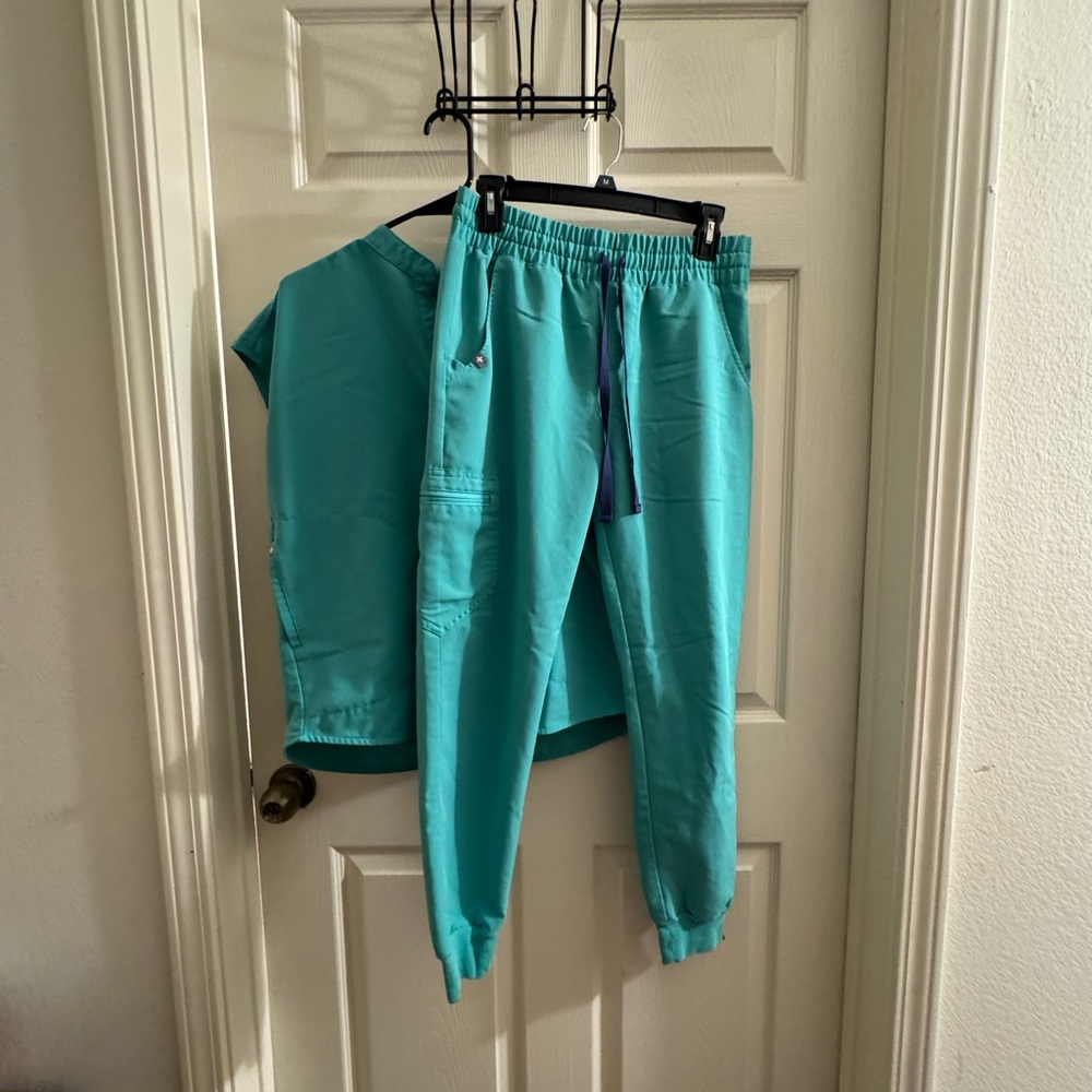 FIGS Surgical green scrub set